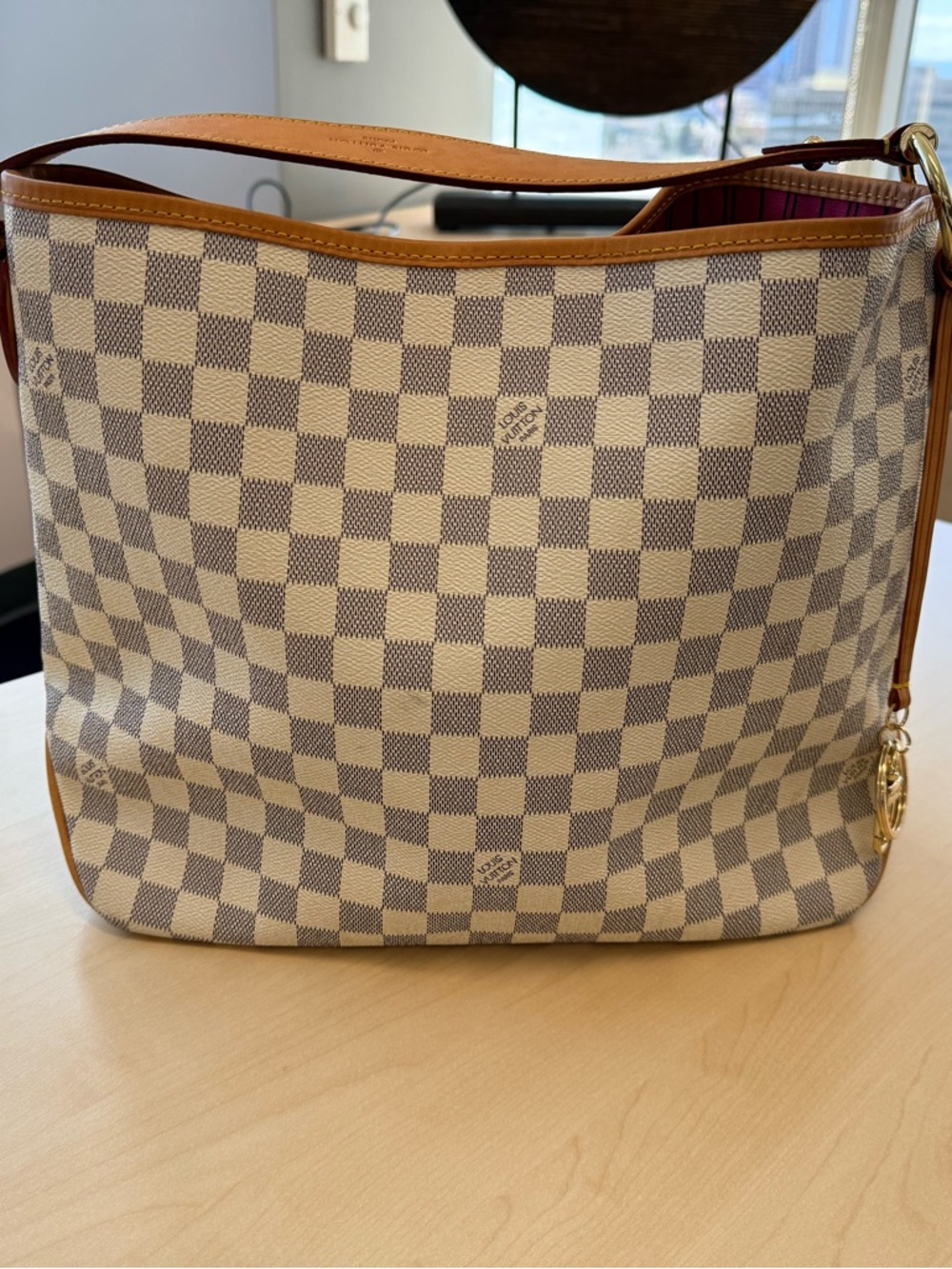 Designer Louis Vitton Checkered Shoulder Bag in Cream and Tan - Picture 2 of 8